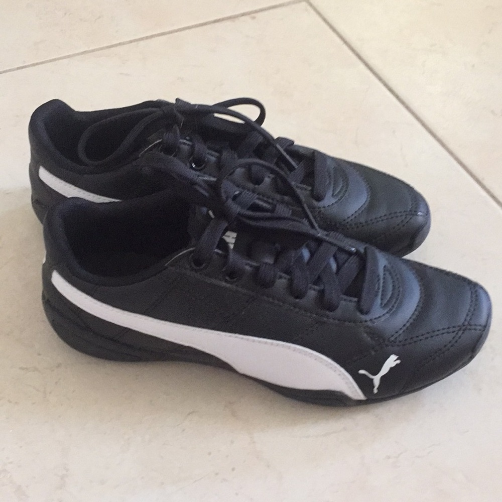 BNWOT Puma sneakers